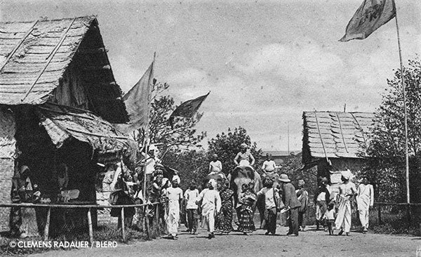 1926: Singhalesen Dorf (The Sinhalese Village)